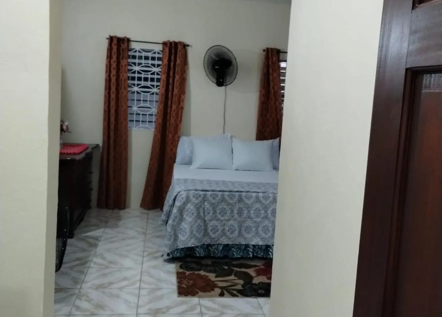 Diana'S Portmore Retreat 0*,